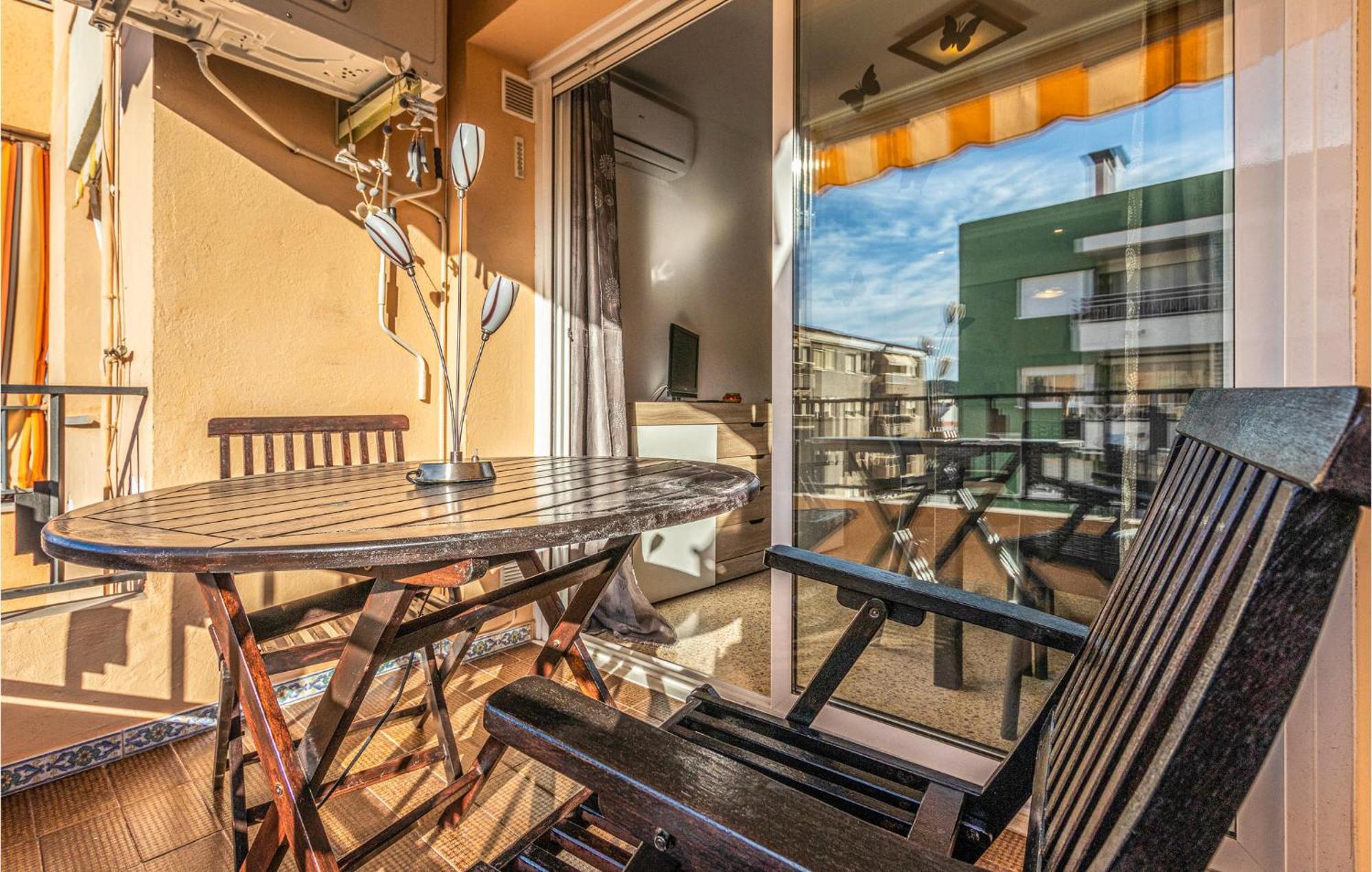 1 Bedroom Nice Apartment In Pineda De Mar Pineda de Mar Exterior foto